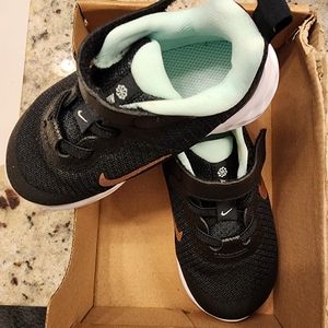 Nike Revolution 6 "Black/Mint Foam/White/Metallic Red Bronze